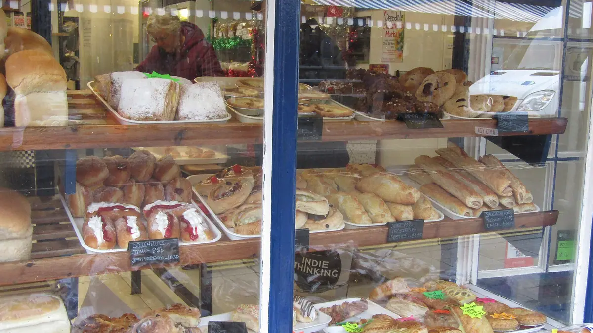 Davis's Fresh Bake – bakery in Chesterfield town centre